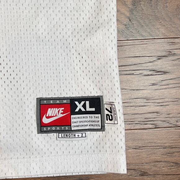 Nike LeBron James Cavaliers #23 Jersey White XL NBA Basketball - Picture 3 of 16